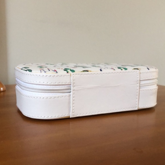 Cynthia Rowley Zipped Travel Jewelry Box 🌵🦙print - Picture 4 of 9